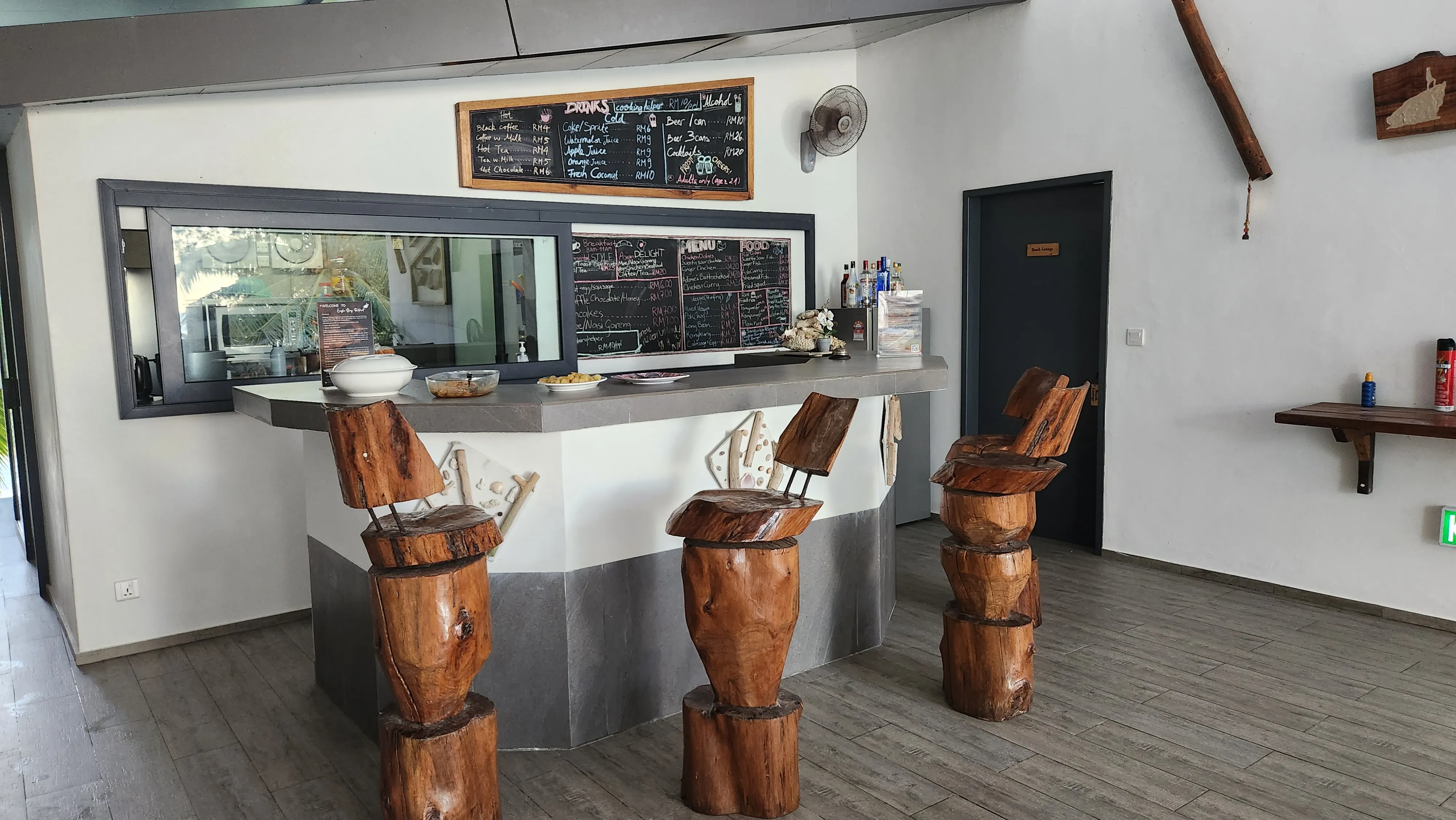 Eagle Bay Retreat Grand Villa Bar