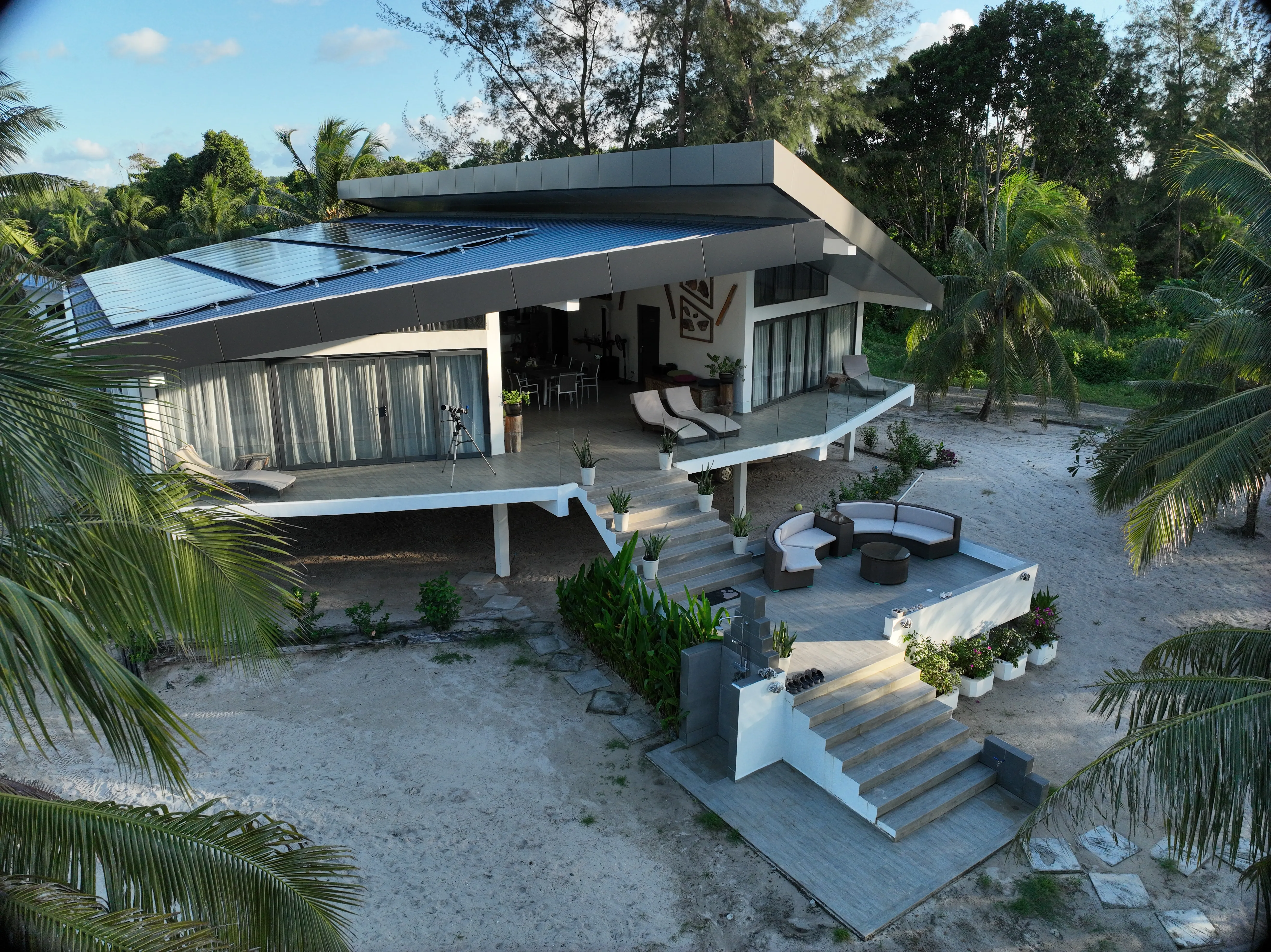 Eagle Bay Retreat Grand Villa outside view
