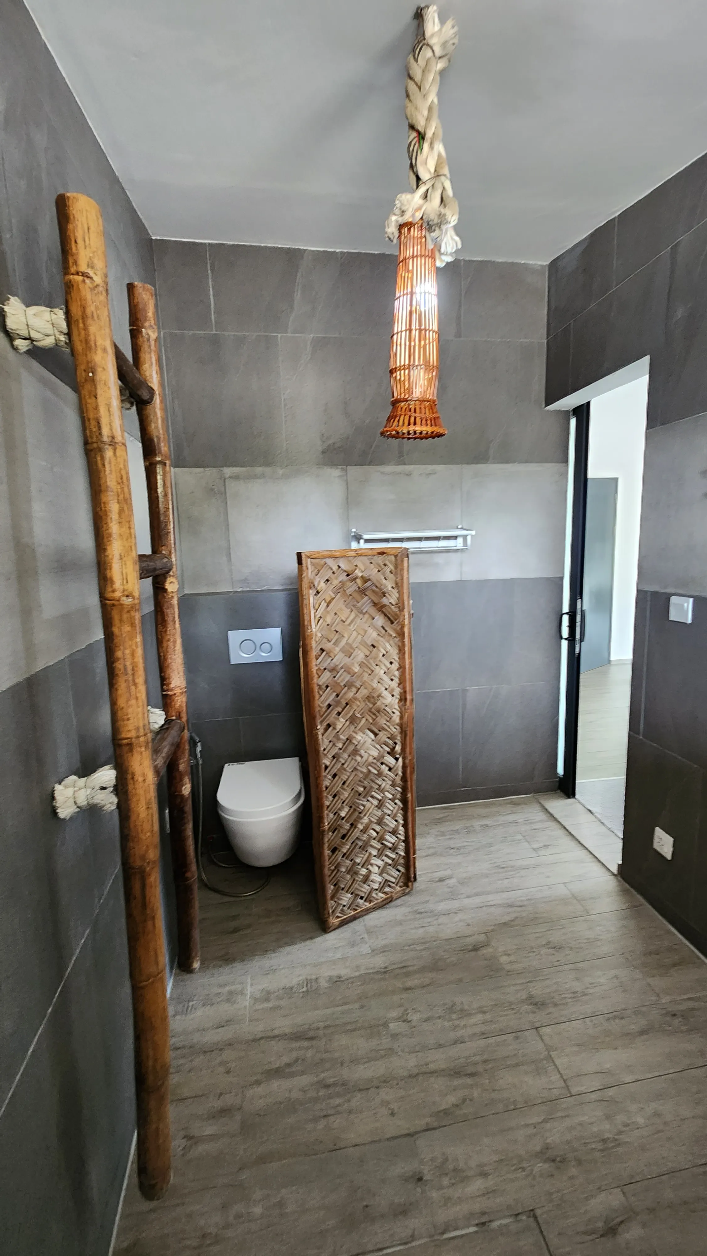 Eagle Bay Retreat Grand Villa Bathroom